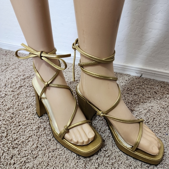 NWOT COLIN STUART Gold Strappy stack heel shoes - Picture 4 of 7